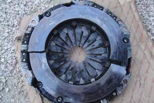 老车费油怎么处理能省油呢,汽车越来越费油可以试试这个方法