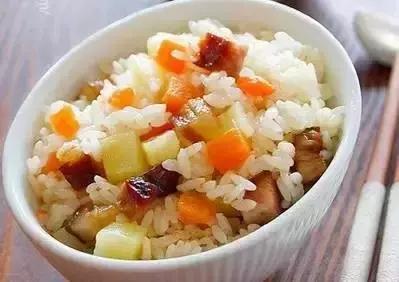 家常菜之栗子焖鸡做法简单汁浓,栗子鸡饭怎么做好吃