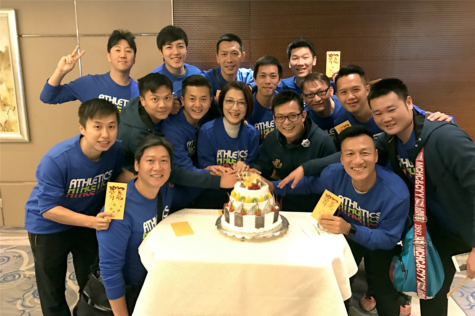 香港明星足球队公益赛宝鸡,香港明星足球队深圳公益赛实况