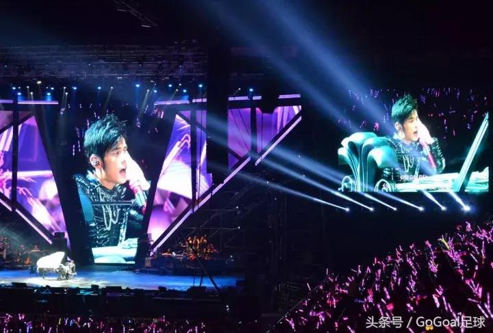 为足球赛而喝彩,上海体育馆足球赛