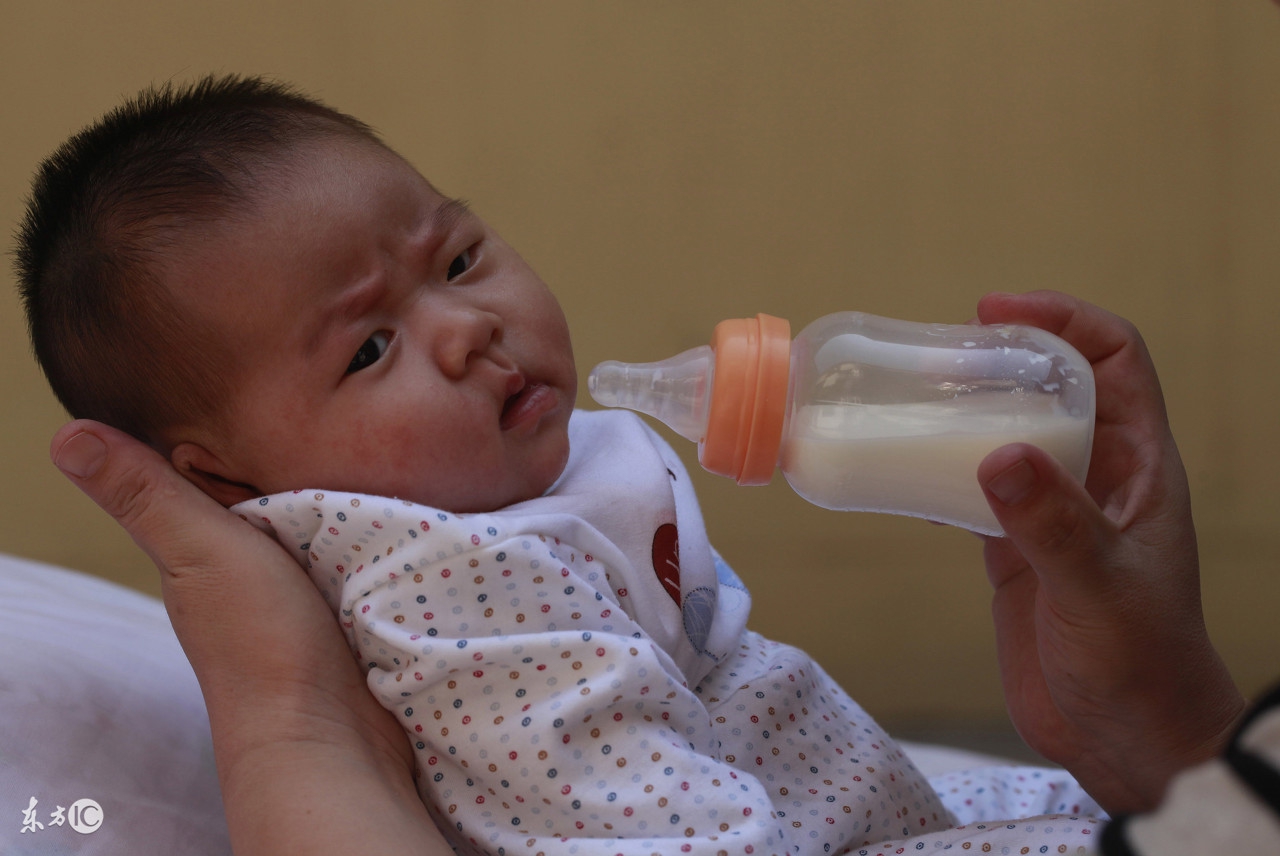 泡奶粉的正确方法用什么水,冲奶粉的正确方法你知道多少