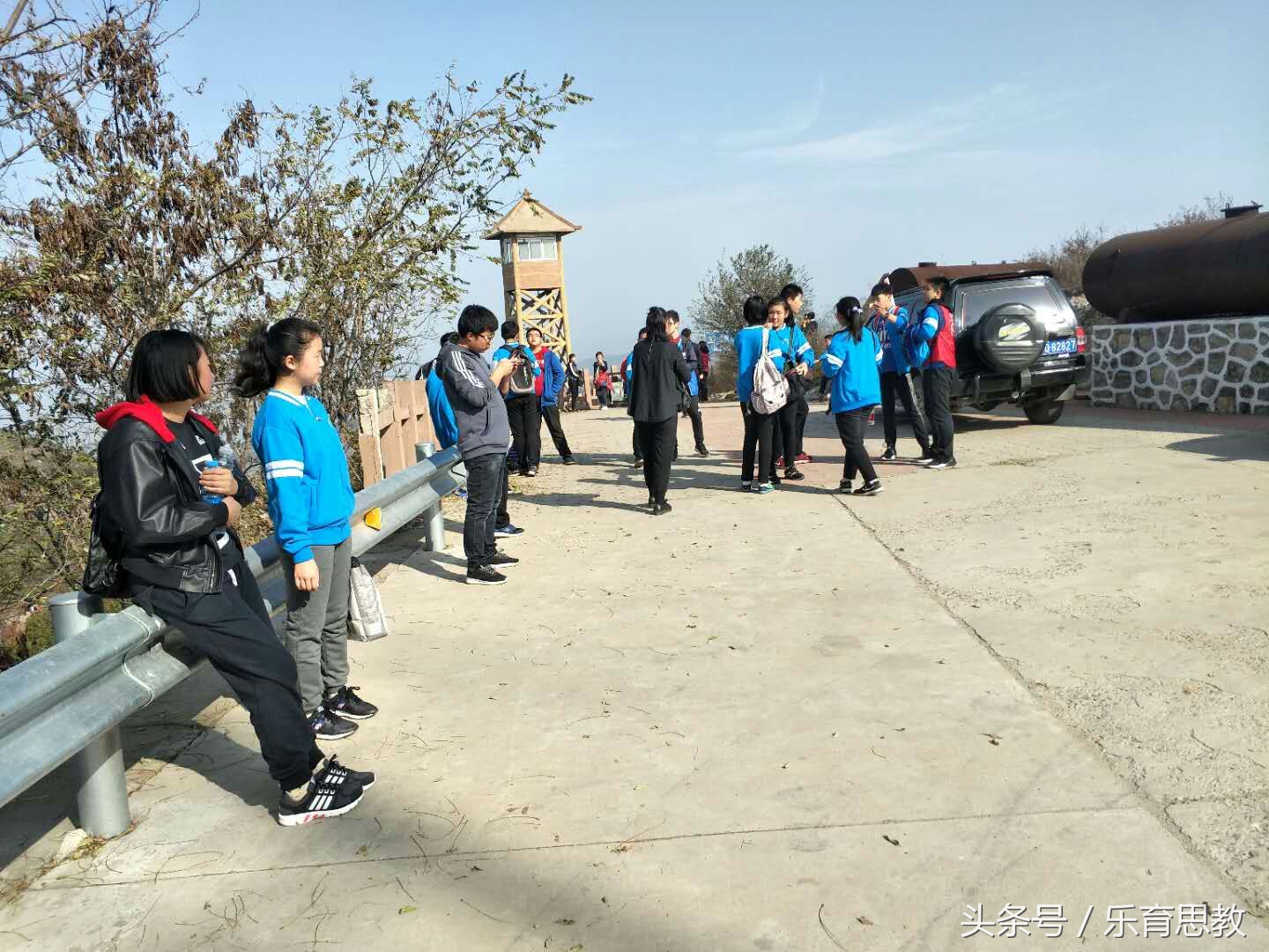 “奇葩”班主任在家长群里发牢骚,家长们纷纷点赞