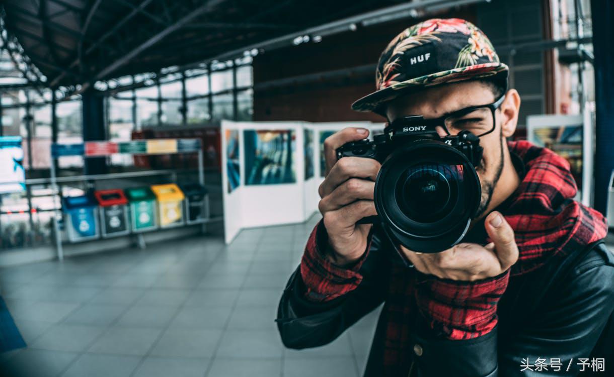 怎么搭配潮流帽子,时尚潮流的帽子搭配