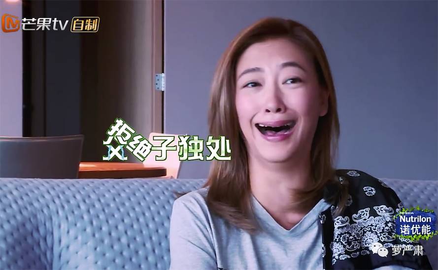 应采儿jasper为陈小春应援 (jasper看应采儿亲陈小春的眼神)