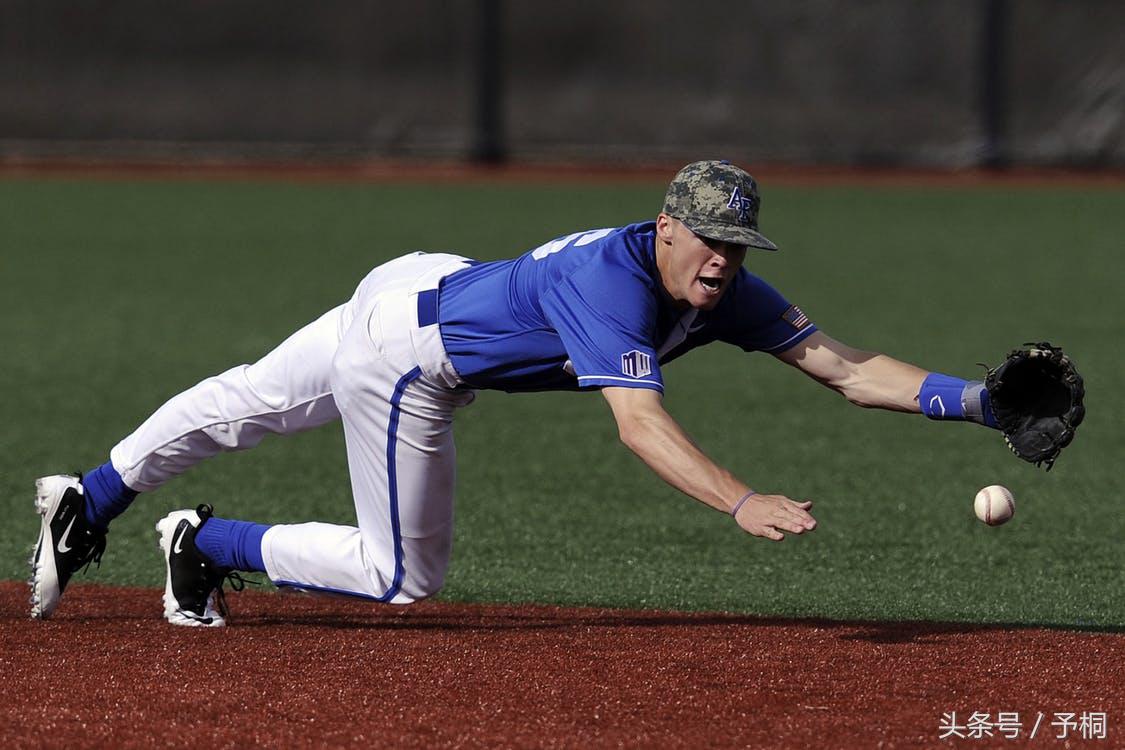 怎么搭配潮流帽子,时尚潮流的帽子搭配