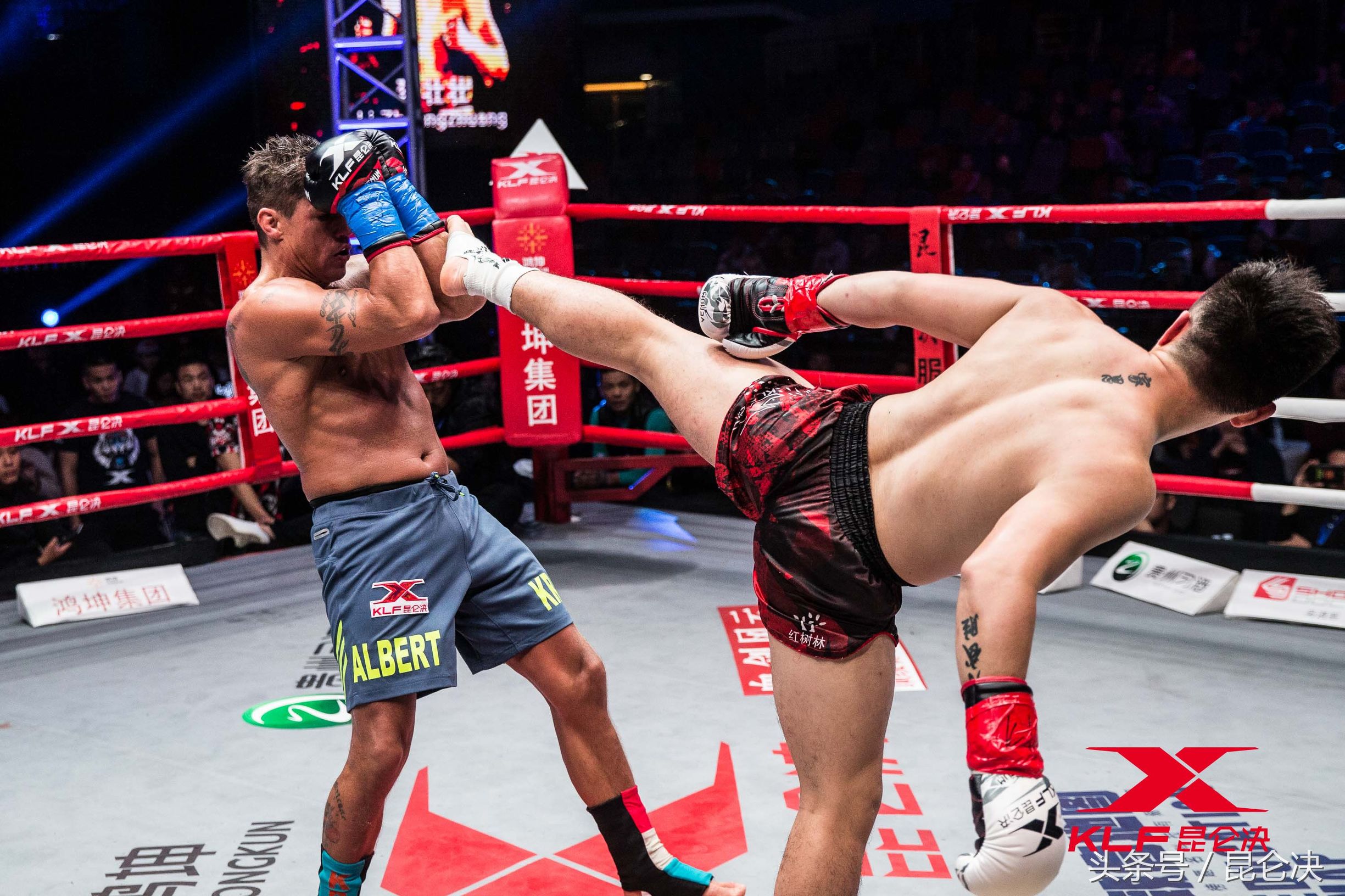 天*克王**劳斯回归之战闪耀昆仑决,重拳轰炸完胜中国新星