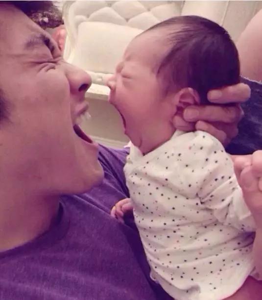 嗯哼小时候陈小春儿子,嗯哼的小时候的照片大全