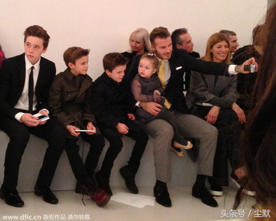 top10足球搞笑,世界足坛20大奇葩时刻上集