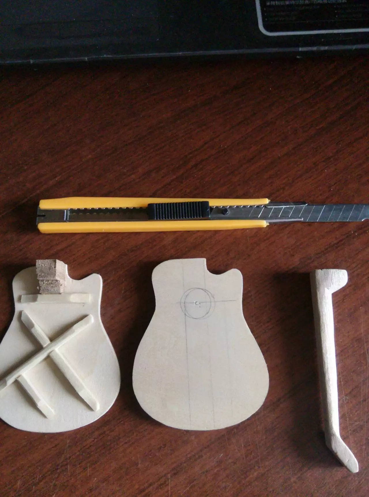 只用三步就可以学会的吉他教程,教你5分钟制作一把小刀