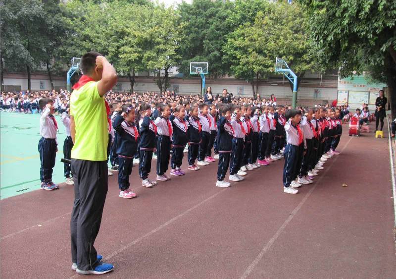 海珠|60名一年级新生光荣入队,客村小学学生争当榜样少年!