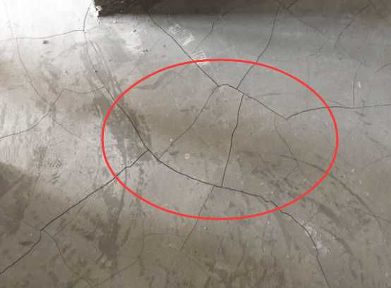 刚装修完地砖空鼓,地面空鼓起翘不敲破如何翻新