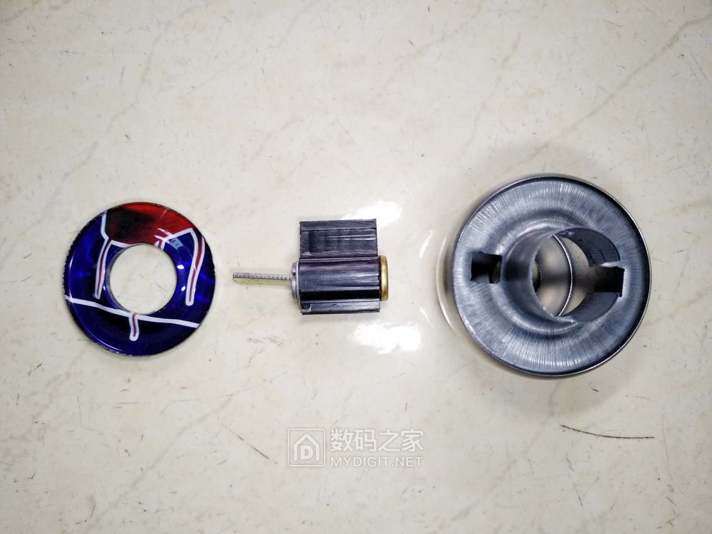 球形锁坏了怎么从木门上拆下来,室内门球形锁怎么拆