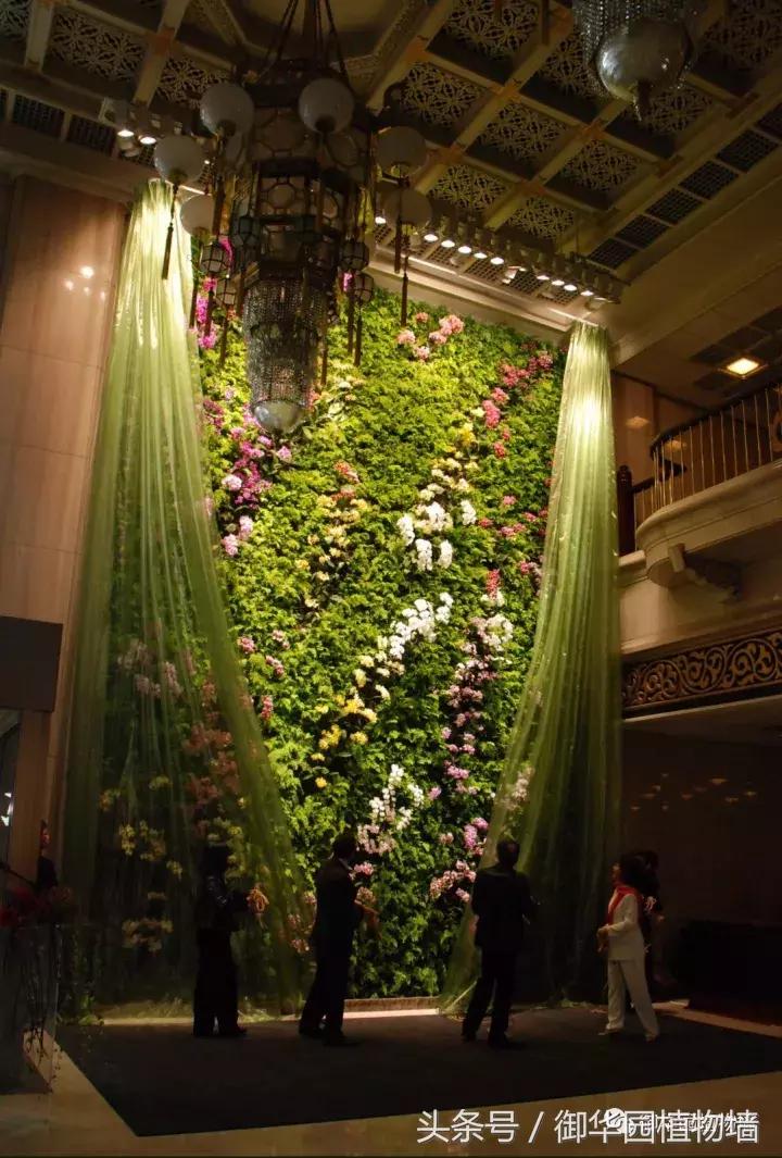 他曾说过：每一面植物墙都是一个花园……