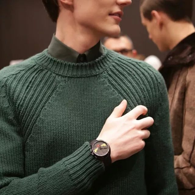 fendi小怪兽双肩包,fendi小怪兽男包2020款