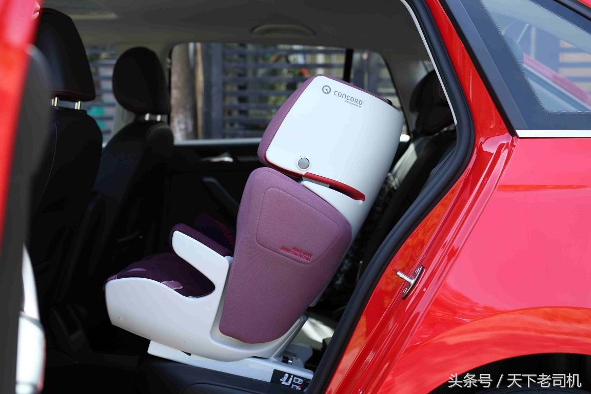 为了幼儿安全安装软件,为儿童安装安全座椅