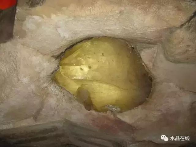 分辨黄水晶,真假黄水晶对比照片图