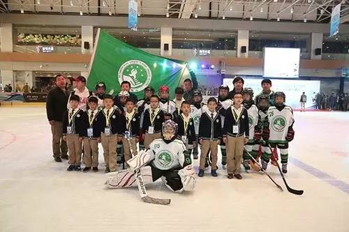 2021年北京市小学生旱地冰球联赛,勇敢者游戏小孩