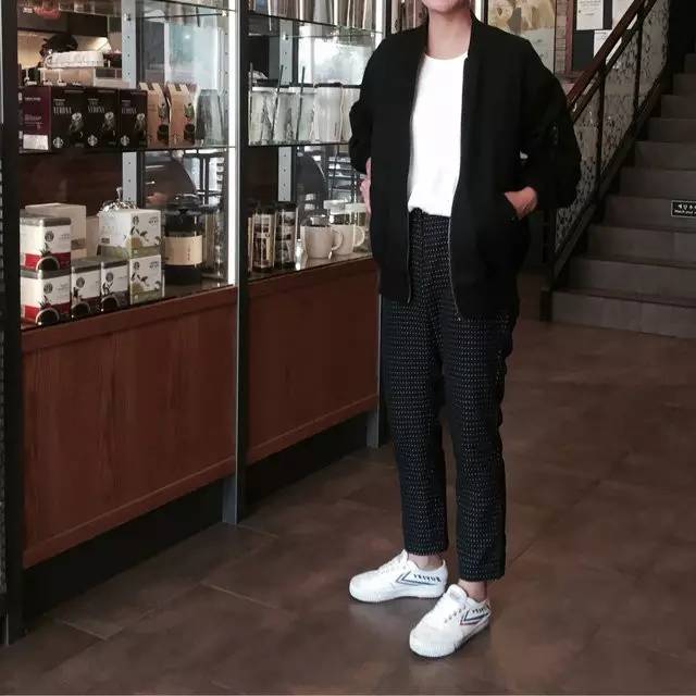 你还在迷恋Stan Smith啊？！ | 她们都换帆布鞋唻~