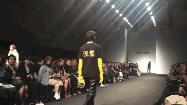 韩国街拍高清时装秀,韩国时装周街拍情侣
