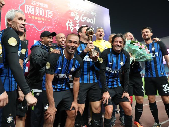 萨内蒂最后一场比赛球迷闯入球场,萨内蒂苏宁