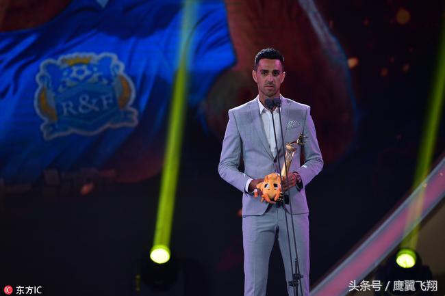 卡纳瓦罗颁奖典礼出场,扎哈维教练卡纳瓦罗