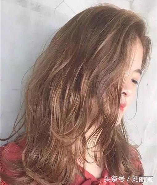 齐肩烫发显老气怎么补救,为什么烫发后显得很老气