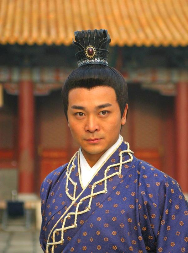 作为皇帝，他是个笑话，作为诗人，他是个神话