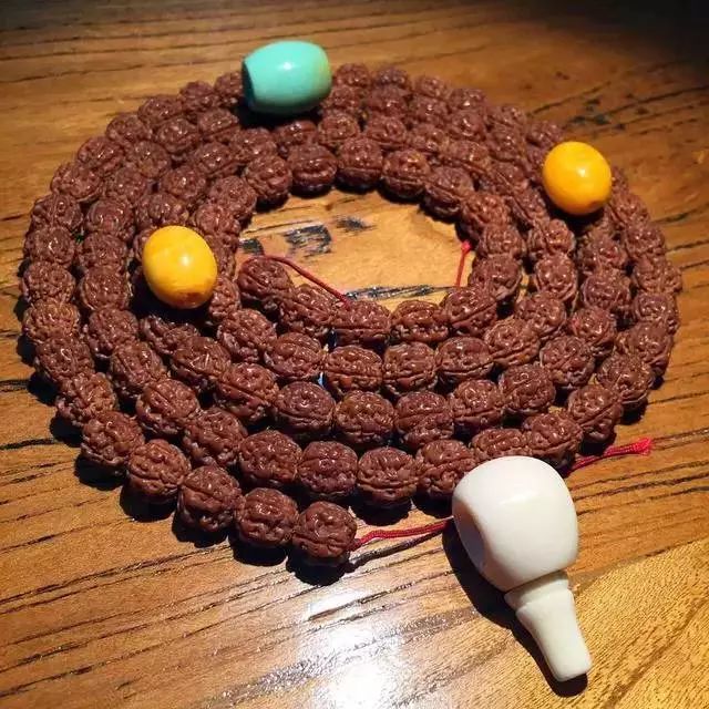 地摊手串为什么便宜,十种手串都是地摊货