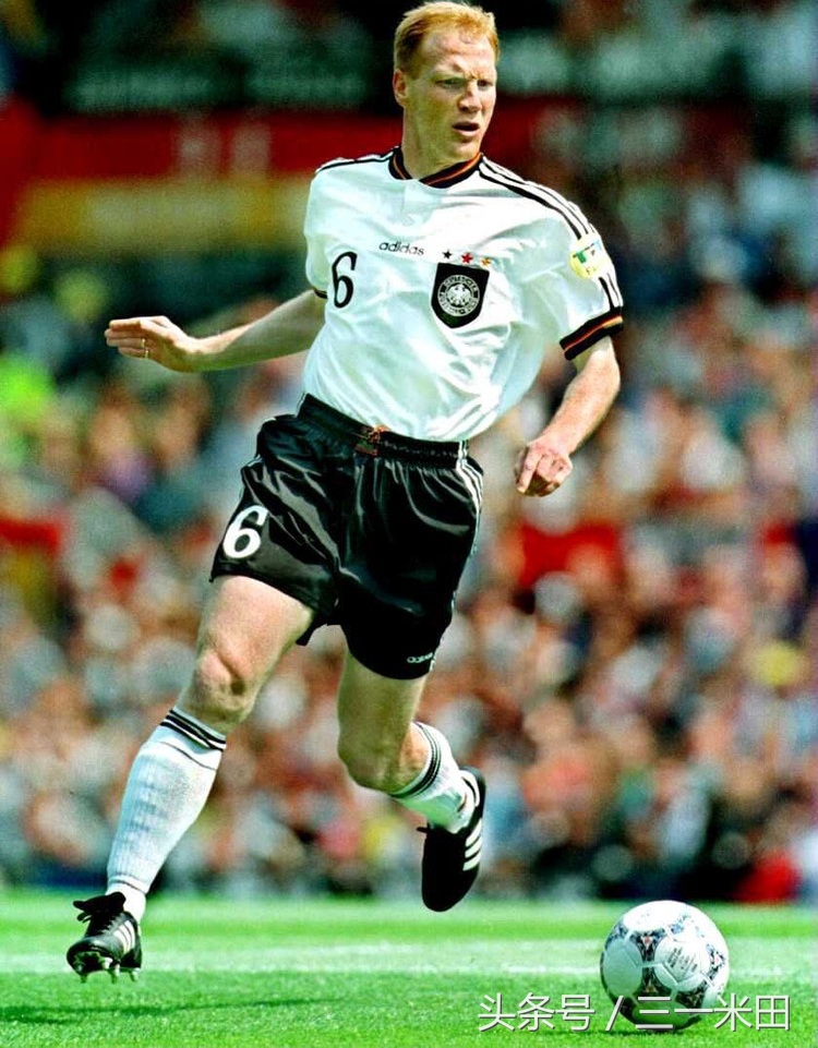 2016年欧洲杯金球奖金靴奖,历届欧洲足球金球奖得主捧杯图片