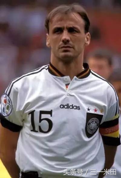 2016年欧洲杯金球奖金靴奖,历届欧洲足球金球奖得主捧杯图片