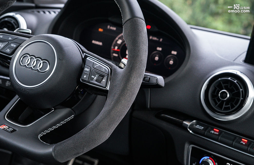 2024款奥迪rs3驾驶感受,奥迪rs3很理想的座驾整体造型协调