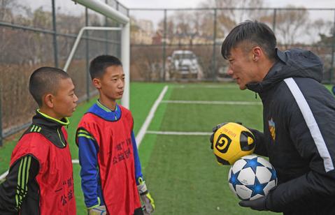 足球球员张鹭,足球队张鹭