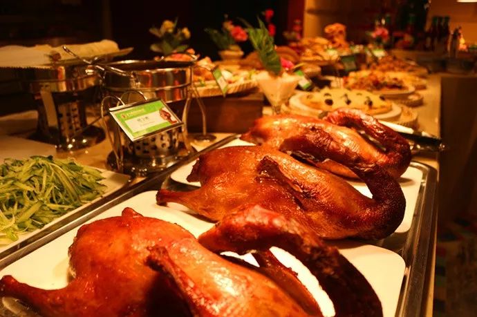 好吃的美食推荐三文鱼,红魔虾甜虾三文鱼刺身自助济南