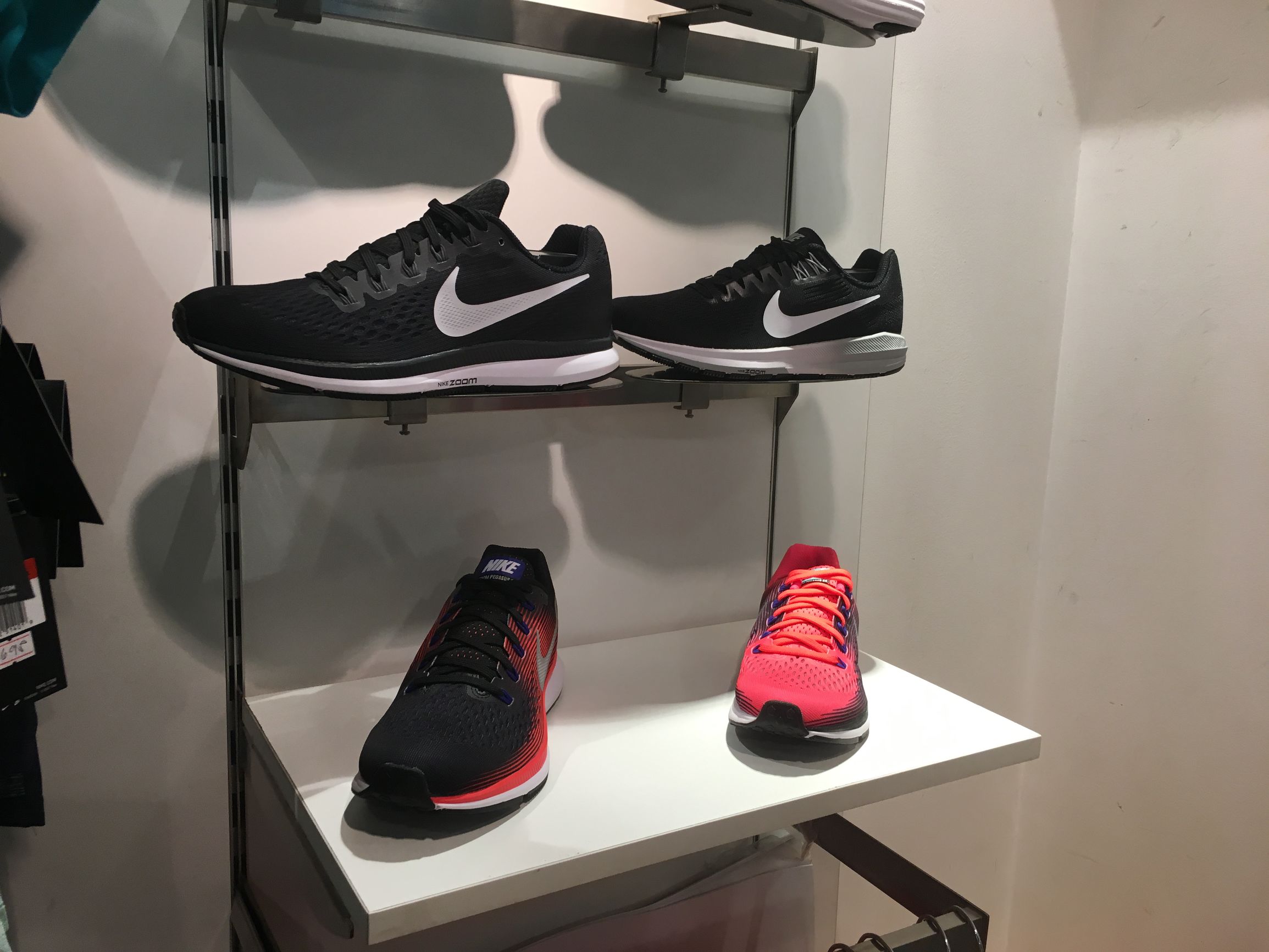 跑步也是门生意,这家门可罗雀的跑步用品店就能做到月入10万