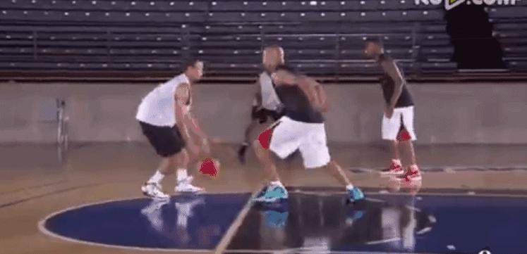 库里的进攻招式之一:把后撤步变成“小碎步”用来欺骗防守人!