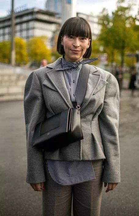 月薪5000的我是怎么存钱买房的,月入多少穿得起celine