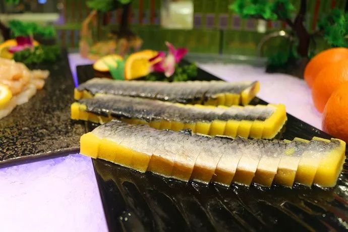 好吃的美食推荐三文鱼,红魔虾甜虾三文鱼刺身自助济南