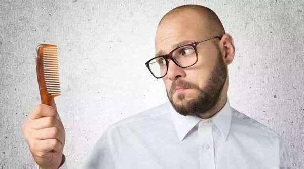 中年男子的「脱发危机」，按按头上的「帽状筋膜」就能好！