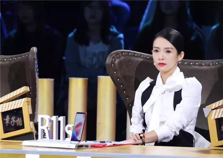 章子怡扔鞋是真的假的,章子怡不规则耳环