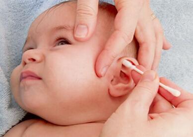 滴鼻液治疗中耳炎正确的滴法,鼻喷剂治疗中耳炎靠谱吗