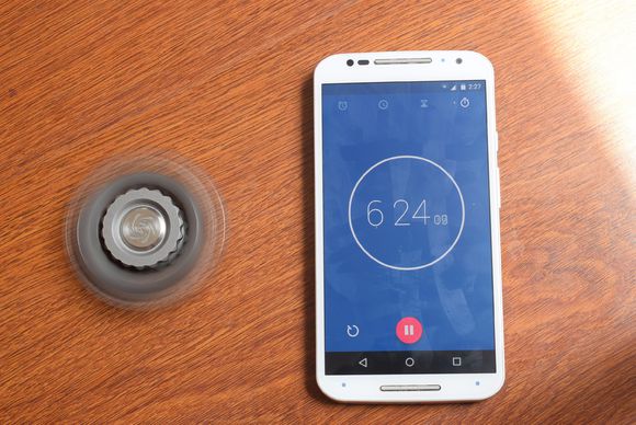 国外枪支配件企业不务正业，用枪支钢材做了一款指尖陀螺