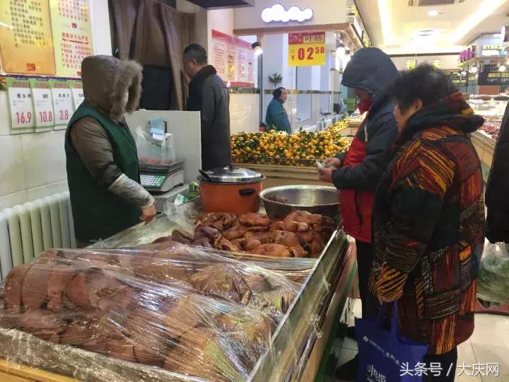 走访12家“地利生鲜”问题多!熟食、咸菜全“裸卖”……