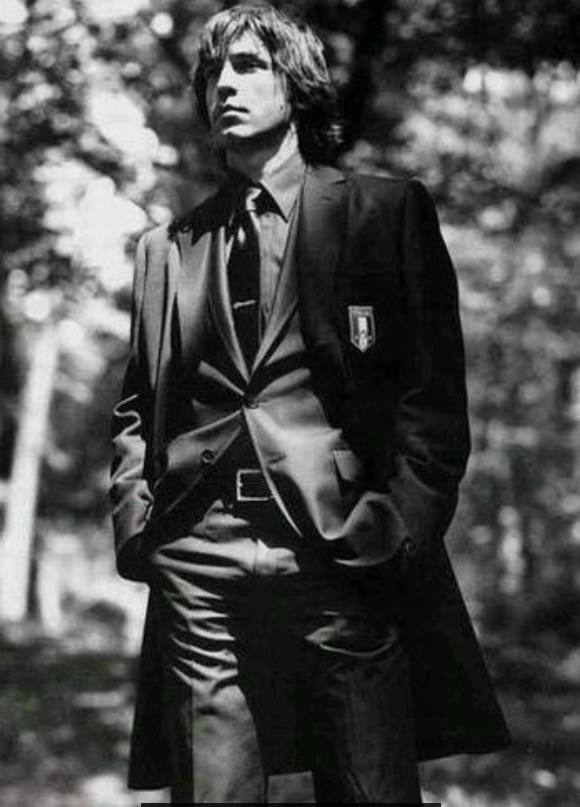 足球巨星西装照,足球球星西装帅照