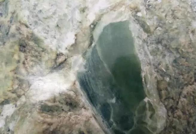 100吨以上的玉原石,天然巨大玉原石