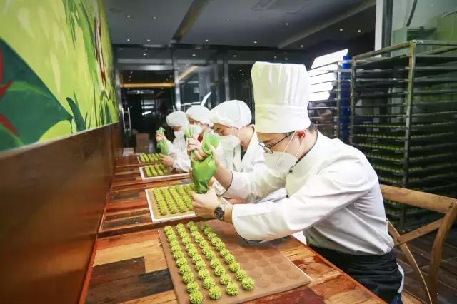 每小时卖出200+盒，这款海归男硕士研发的人气曲奇