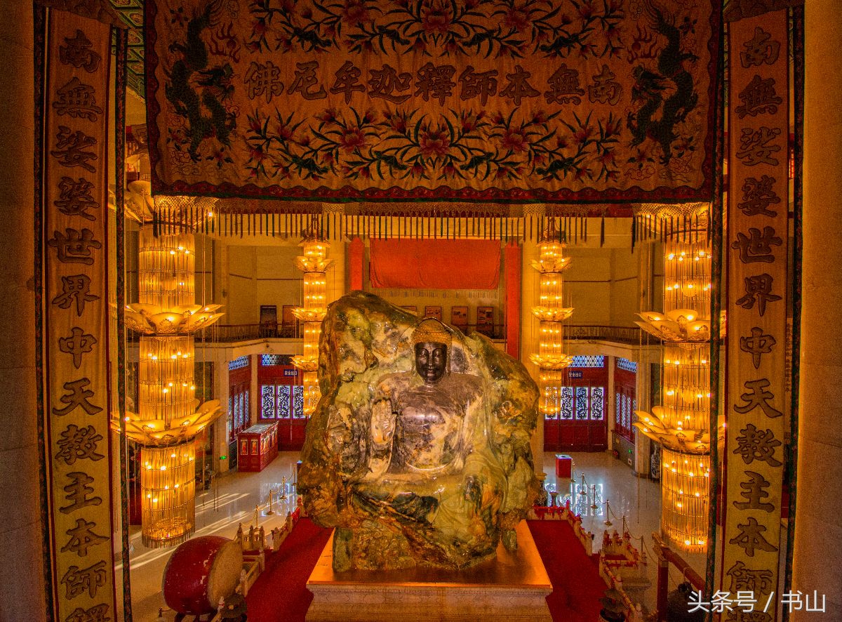 鞍山最大玉佛简介,辽宁鞍山最大的玉佛价值