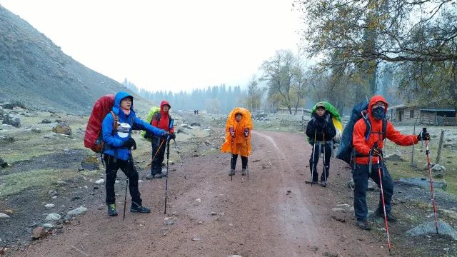 乌孙古道天堂湖在琼库什台吗,乌孙古道天堂湖到黑英山多远