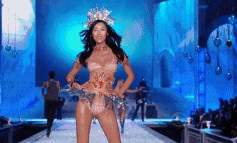 维密刘雯何穗高清图片,维密超模刘雯何穗