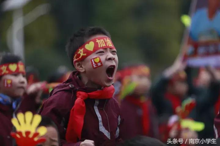 南京金陵汇文小学足球,寒风阻挡不了孩子们的热情