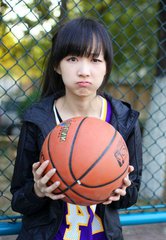 五天怎么训练快速运球,快攻两步一运球怎么练习